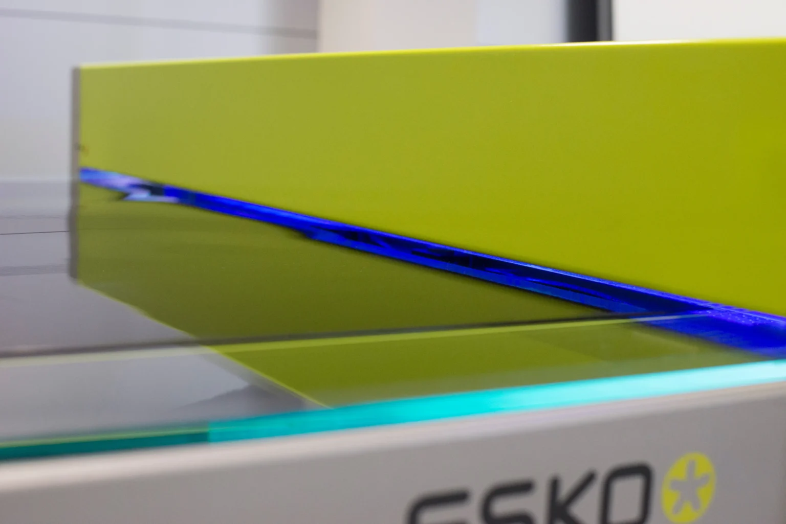 XPS Crystal using UV LED system